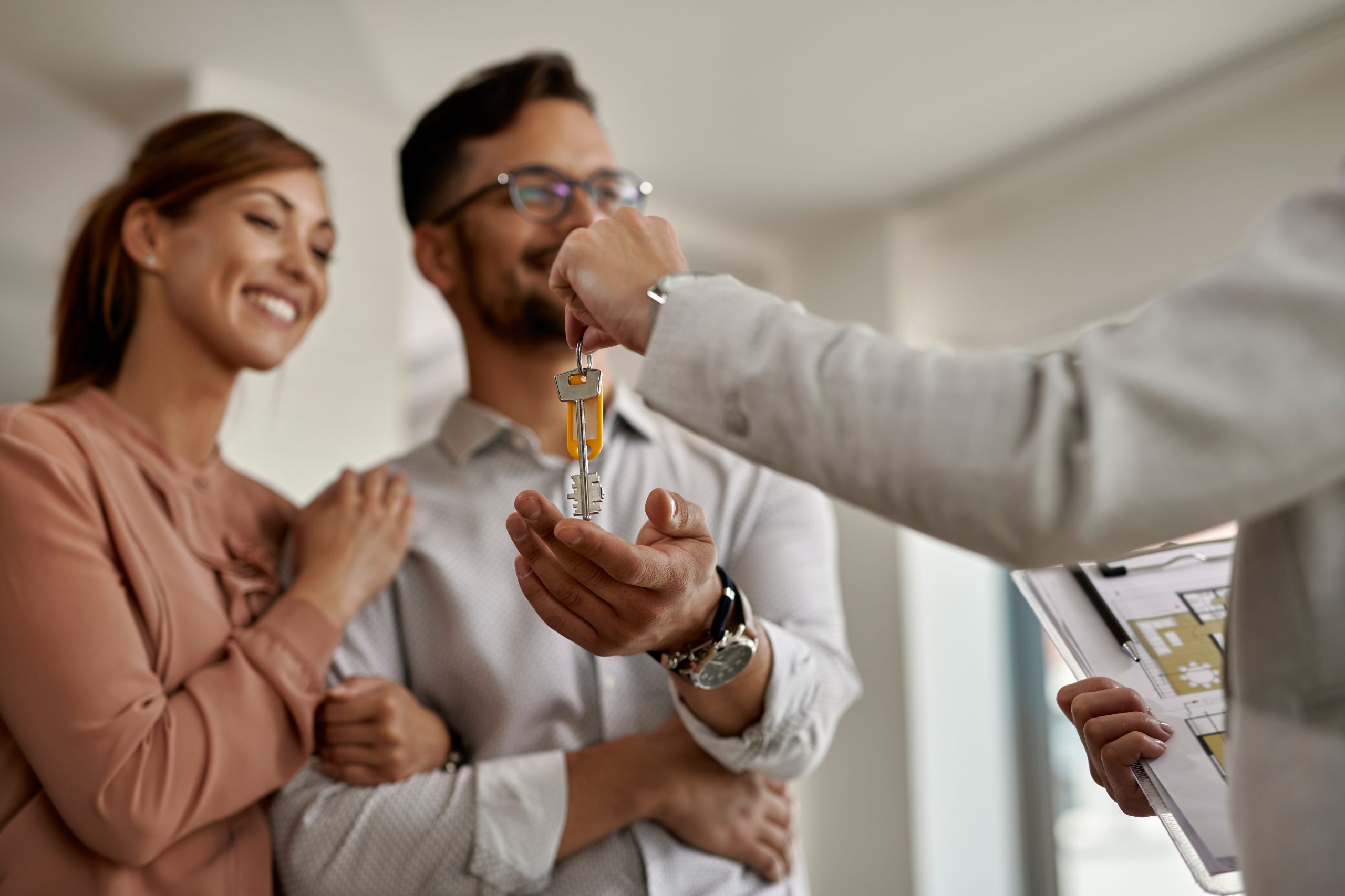 closeup-real-estate-agent-giving-couple-keys-their-new-home-scaled.jpg